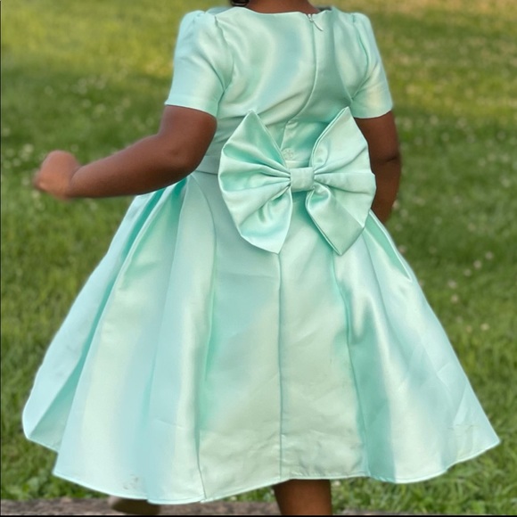 Beautiful dress wore once for a wedding - Picture 1 of 2